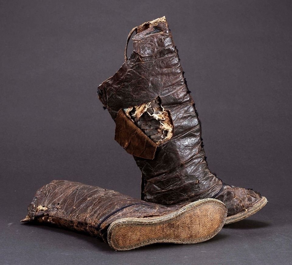 XV-XVI зууны үед холбогдох байлдааны ялтсан хуягт гутал