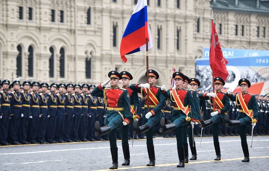 Кремль Ялалтын парадыг хойшлуулахаар шийджээ
