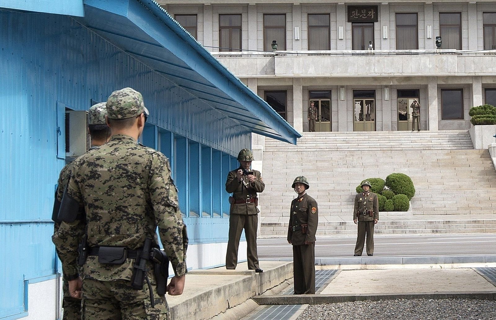 Умард, Өмнөд Солонгосын хилийн цэргүүд харилцан гал нээжээ
