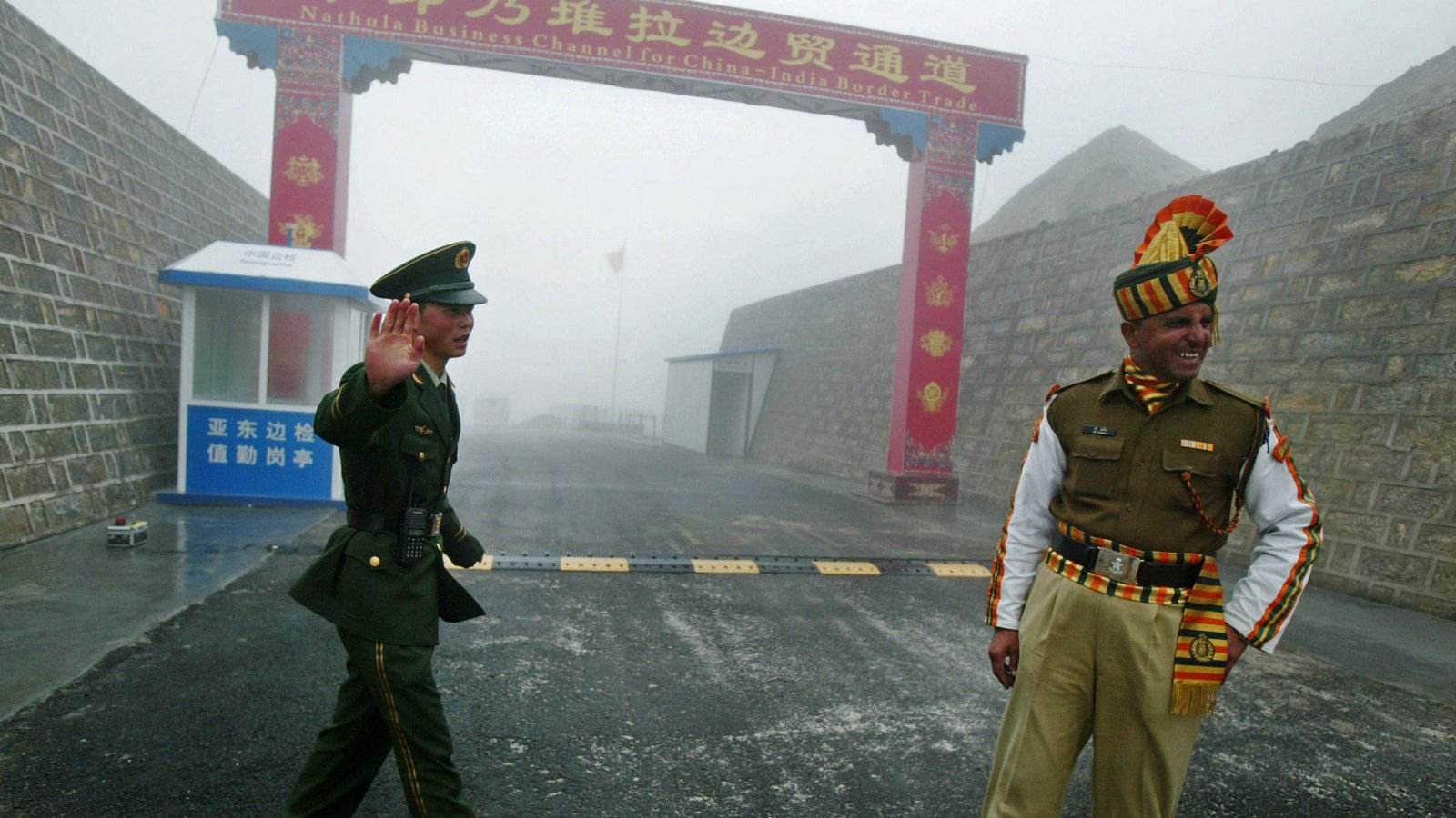 Төвдийн ойролцоо хил дээр Хятад, Энэтхэгийн цэргүүд нударга зөрүүлжээ