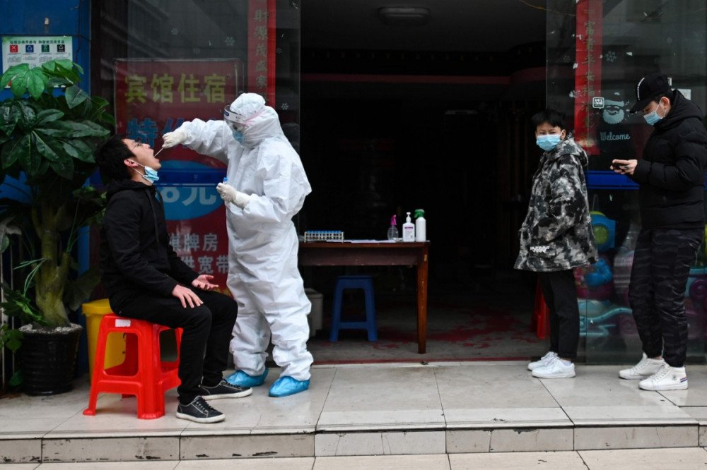 Хятадын Шуланд дотроосоо халдвар илэрсэн тул хотыг хааж, хөл хорио тогтоолоо