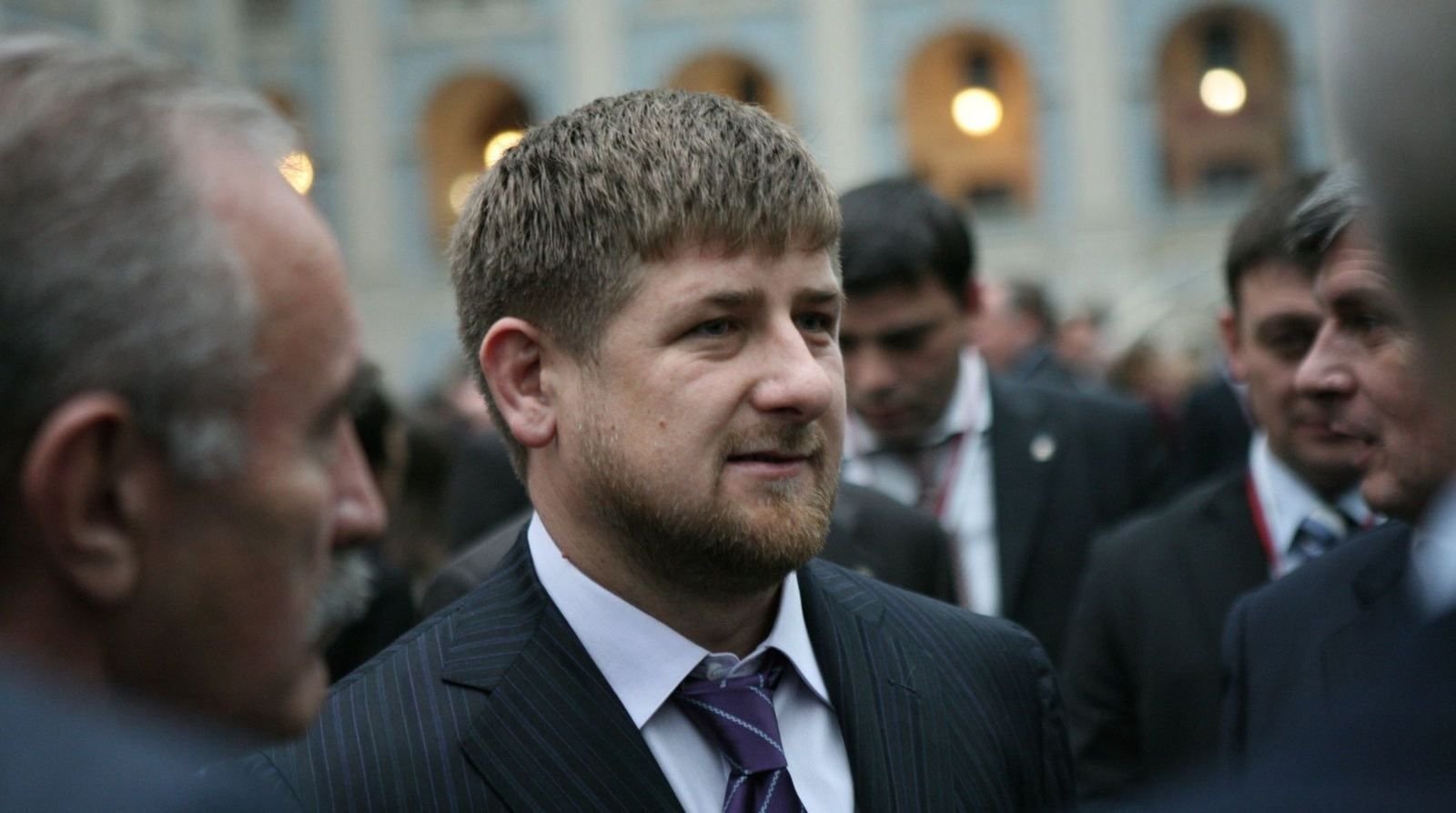 Чечений удирдагч Рамзан Кадыров коронавирусийн халдвар авч, Москвагийн эмнэлэгт хүргэгдсэн тухай мэдээлжээ