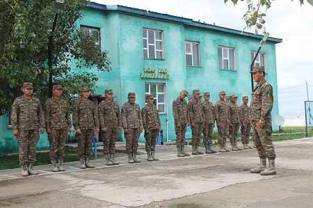 Энх цагийн эгэл баатрууд