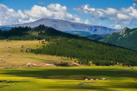 Монголын үзэсгэлэнт газрууд: Суварга хайрхан уул