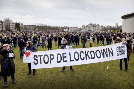 Нидерланд: Хязгаарлалтыг эсэргүүцсэн үймээний үеэр 30 гаруй хүн баривчлагджээ