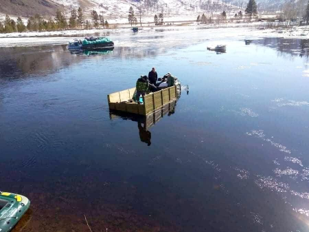 Самар түүхээр явсан машинтай иргэд Ерөө голд осолджээ