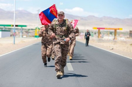 Э.Даваажамц: Ховдоос Дорнод аймаг хүртэл нэг гуталтайгаа л гүйсэн