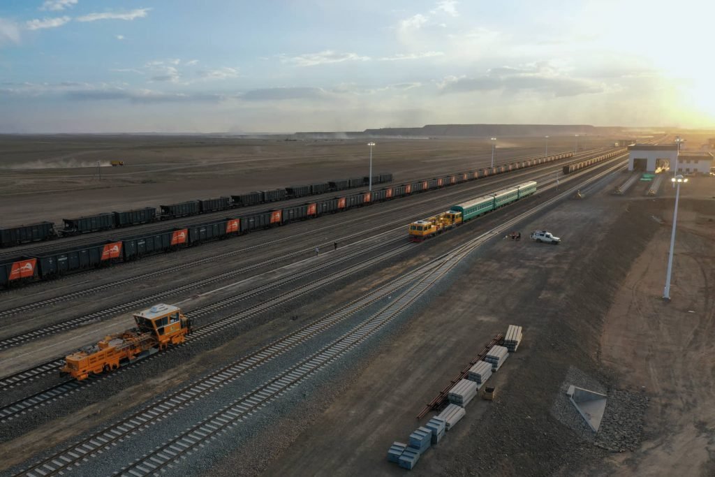 Монголын анхны уулзваргүй төмөр зам ашиглалтад орж, галт тэрэг хөдөллөө