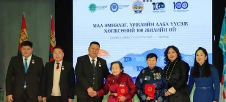 СЭЛЭНГЭ: Монгол Улсын Ерөнхийлөгчийн зарлигаар төрийн одон гардууллаа