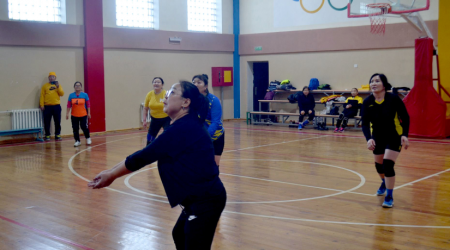 ӨМНӨГОВЬ: Даланзадгад сумын эмэгтэйчүүд “40+ волейбол сонирхогч эмэгтэйчүүдийн групп” нээжээ