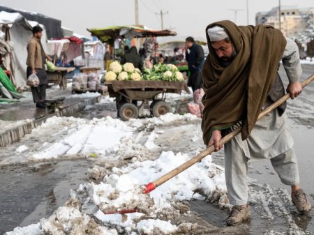 Афганистанд огцом хүйтэрсэний улмаас 60 гаруй хүн амиа алджээ