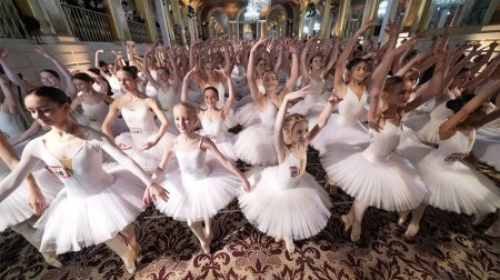 Б.Сондор Дэлхийд  2024-04-19  10  Twitter logo 350 залуу балетчин Гиннесийн дээд амжилт тогтоолоо Олон зуун балетчин гайхалтай үзүүлбэрээрээ дэлхийн дээд амжилтыг тогтоожээ.