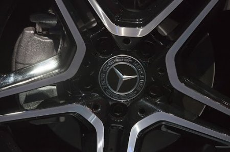 “Mercedes-Benz” автомат жолоодлоготой автомашины туршилтаа Бээжинд явуулах зөвшөөрөл авав