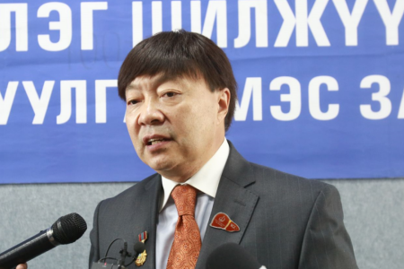 П.Батчулуун эмчийн 5 өмгөөлөгч хуралд оролцоно
