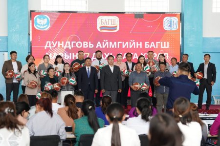 Дундговь аймгийн багш нарын 77 дахь удаагийн бага хуралд аймгийн Засаг дарга оролцлоо