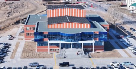 Завханчууд 10 гаруй жил барьсан шинэ теартаа ашиглалтад оруулж, анхны бүжгэн жүжгээ толилууллаа