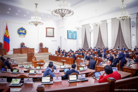 УИХ-ын 126 гишүүний тоог цөөлж, хэмнэсэн зардлаар нь тэтгэвэр нэмье