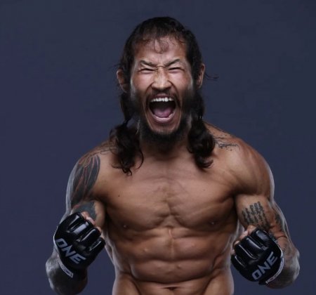 Б.Энх-Оргилд ”Холимог тулааны бэлтгэлийн клуб” тохижуулж өгөхөө амлажээ