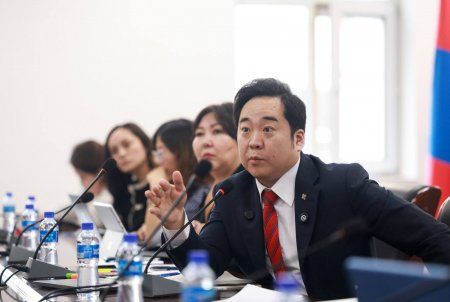 А.Баяр: Явган хүний замаар скүүтер явуулахыг бүрэн болиулж, 94 км дугуйн зам тавина