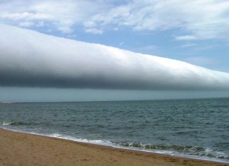 Турк: Хар тэнгис дээгүүр ер бусын үүл гарч, цусан улаан сар гарчээ