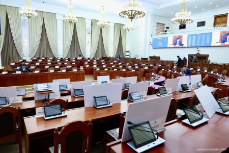 Монголын парламент шившгийн хөндийдөө гацлаа