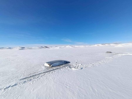 Гол, нуурын мөс цөмөрч, автомашин живжээ