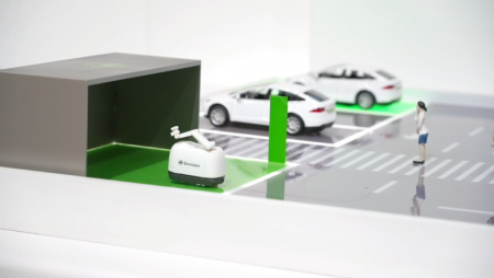 Машин цэнэглэдэг зөөврийн повер банк бүтээжээ