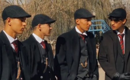 "Peaky Blinders" шиг хувцасласан 4 залууг Талибан зэмлэжээ