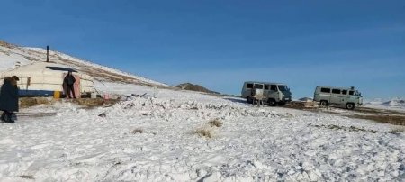 Төв аймгийн Лүн сумын ЭМТ-ийн эмч, сувилагчид бие нь хүнд байгаа иргэнд гэрт нь яаралтай хагалгаа хийж, амь насыг аварчээ
