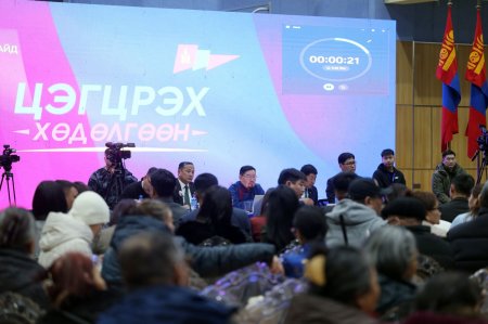 Авлига, газрын маргаан, хариуцлагагүй уул уурхайг цэгцэлж өгөхийг Дорноговьчууд Ерөнхий сайдаас хүслээ