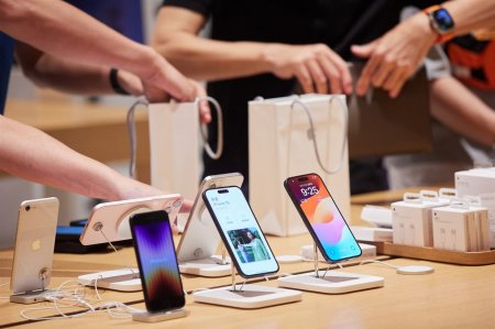 Apple сүүлийн 14 жилд анх удаа ухаалаг утасны зах зээлийг тэргүүллээ