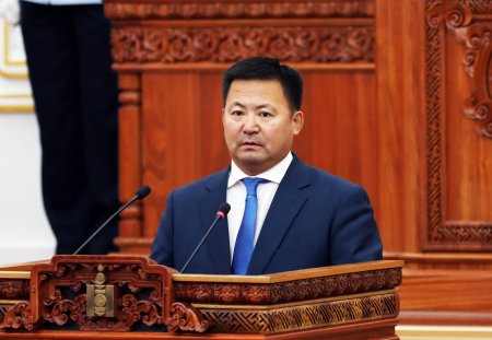 Бүрэн эрх гэх халхавчинд нуугдсан гишүүдийн нэг Ц.Мөнхбат