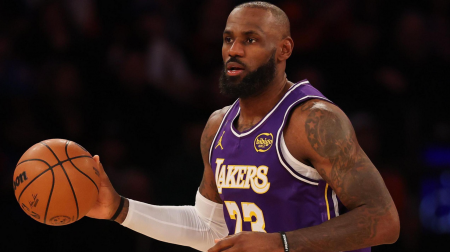 Леброн Lakers-ээс явахад бэлэн гэж NBA-ын дотоод эх сурвалж мэдээлэв