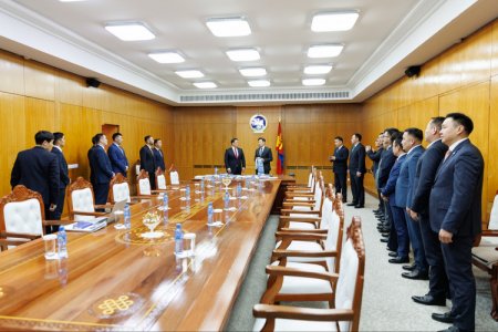 Онцгой байдлын байгууллагын алба хаагчдад олгодог мөнгөн урамшууллыг 15-105 хувиар нэмэгдүүлнэ