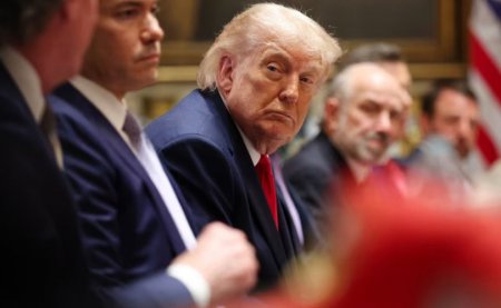 Трампын шаардлагаас болж, Ормузын хоолойг нээх хэлэлцээ удаашрав