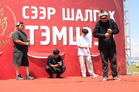 Баянхонгор аймгийн Богд сумаас оролцогч Д.Амгалан гурван сээрийг 1 секунд 75 долийн хугацаанд хугалж, нэгдүгээр байрт шалгарлаа