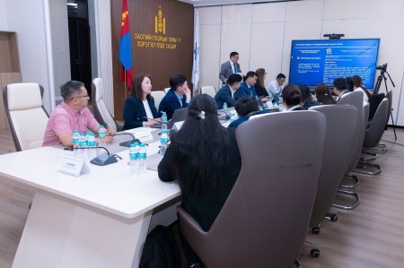 Сэлэнгэ аймгийн ЗДТГ-ын албан хаагчдад мэргэжил, арга зүйн зөвлөгөө өгч байна