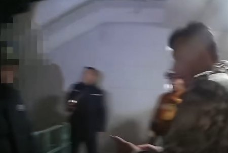 Өндрөөс үсрэхийг завдсан өсвөр насны хүүхдийг аюулгүй буулгаж, авран хамгаалжээ